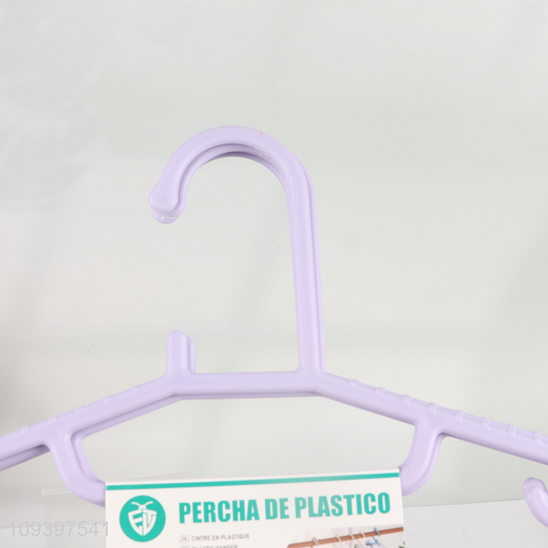 Wholesale 4pcs plastic clothes hangers for household